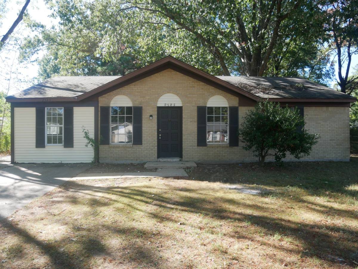 House for rent at 2525 Eastbrook Dr, Horn Lake, MS 38637