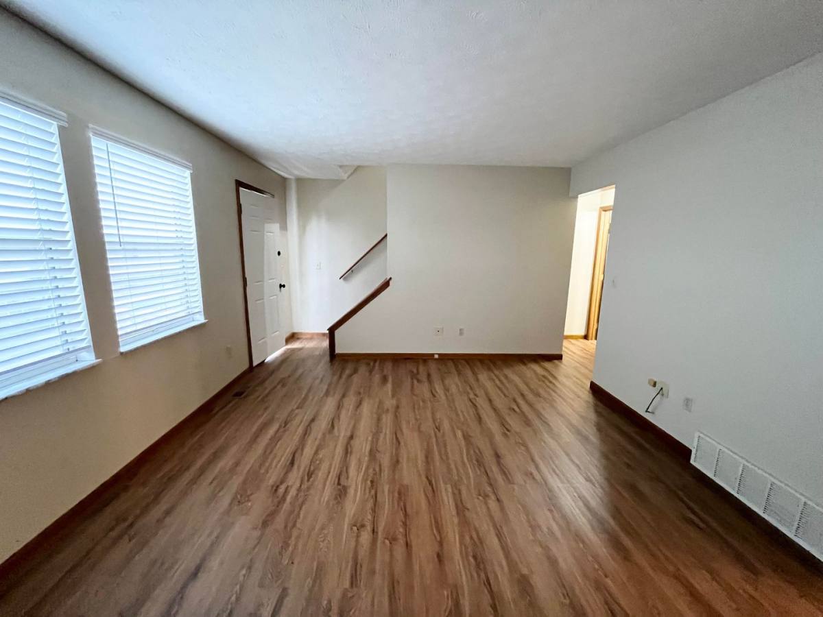 Apartment for rent at 115-121 McGrew Dr, Elkview, WV 25071
