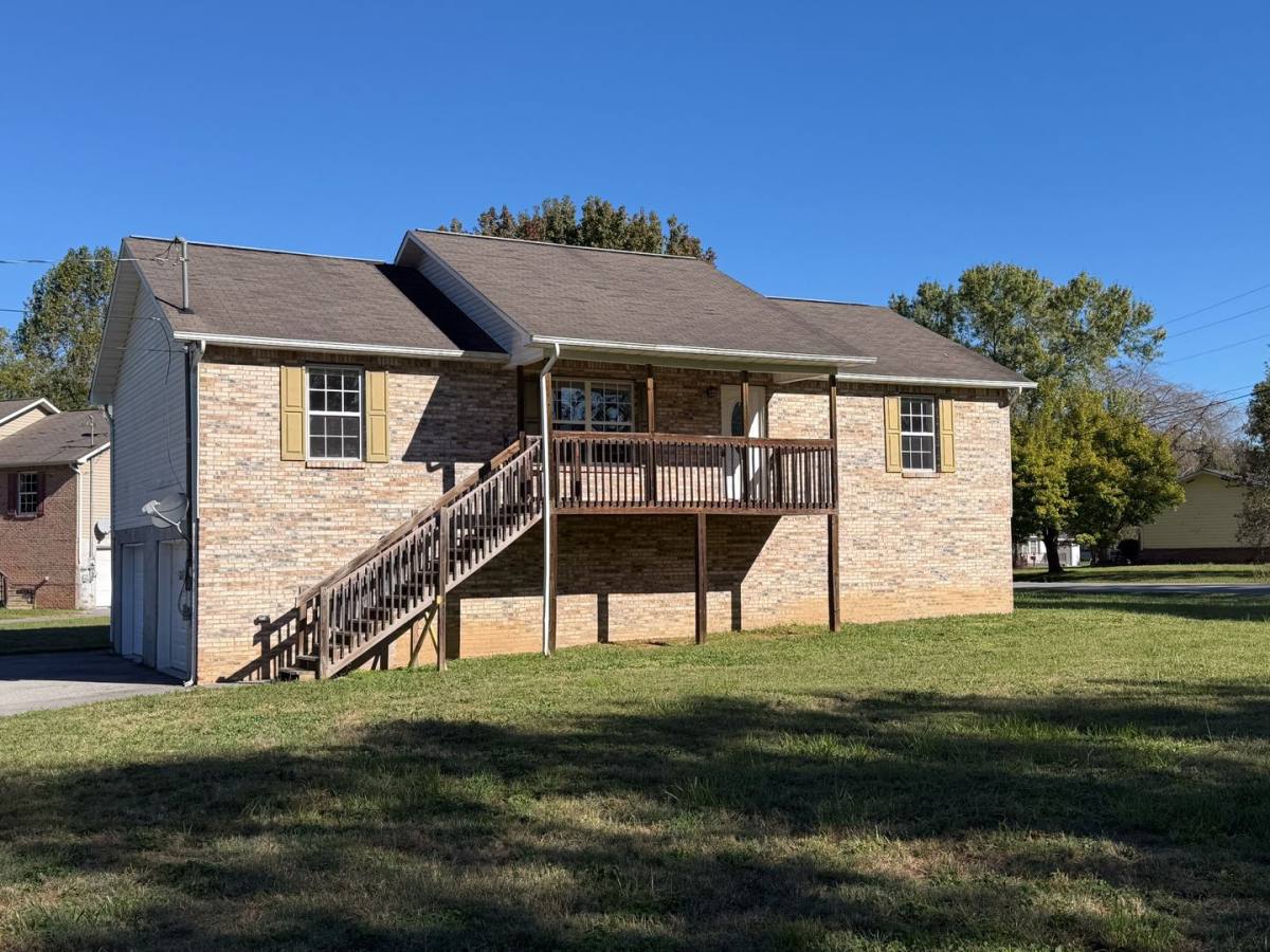 House for rent at 560 N W Circle Dr, Pigeon Forge, TN 37863