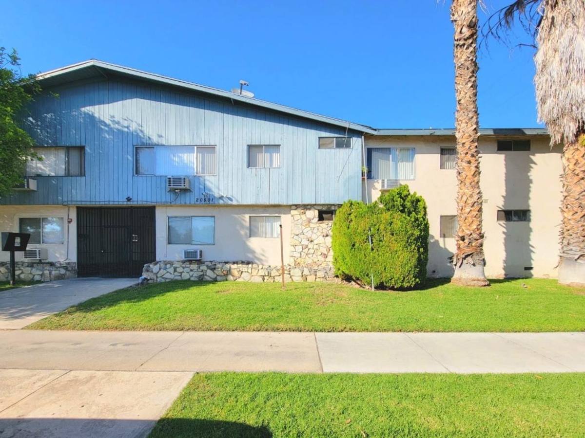 Van Hart Villas, 20501 Vanowen St, Winnetka, CA 91306 - Apartment for Rent - Image 1