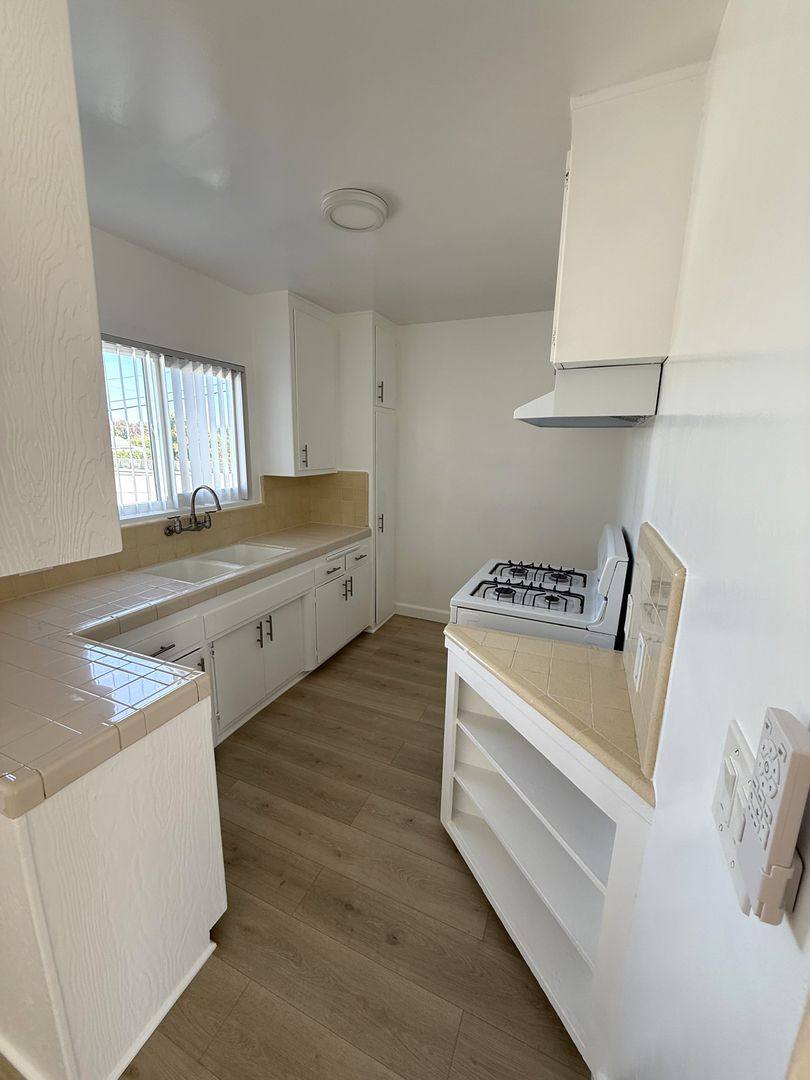 Van Hart Villas, 20501 Vanowen St, Winnetka, CA 91306 - Apartment for Rent - Image 2