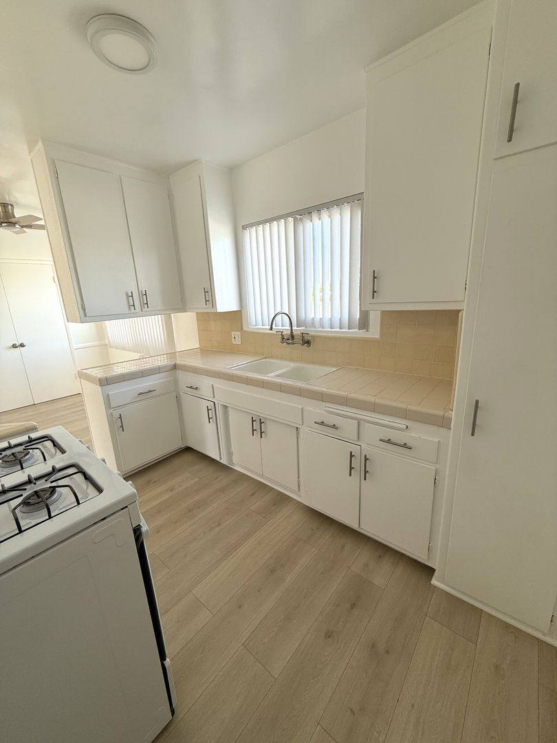 Van Hart Villas, 20501 Vanowen St, Winnetka, CA 91306 - Apartment for Rent - Image 4