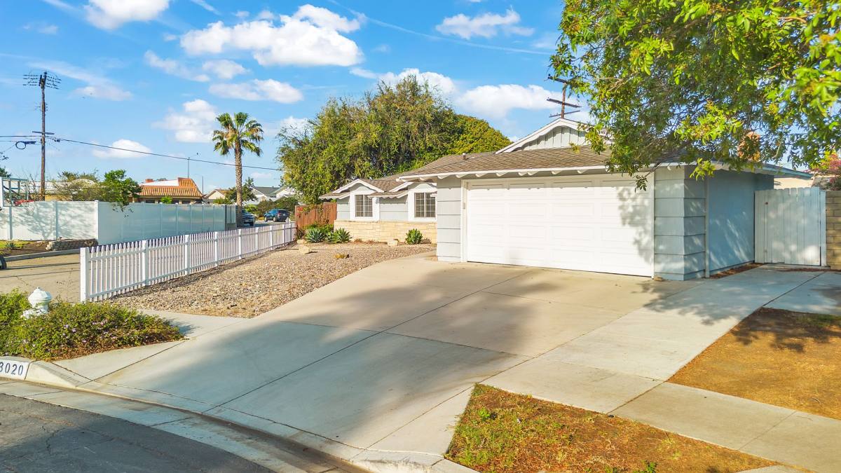 House for rent at 3020 Royal Palm Dr, Costa Mesa, CA 92626