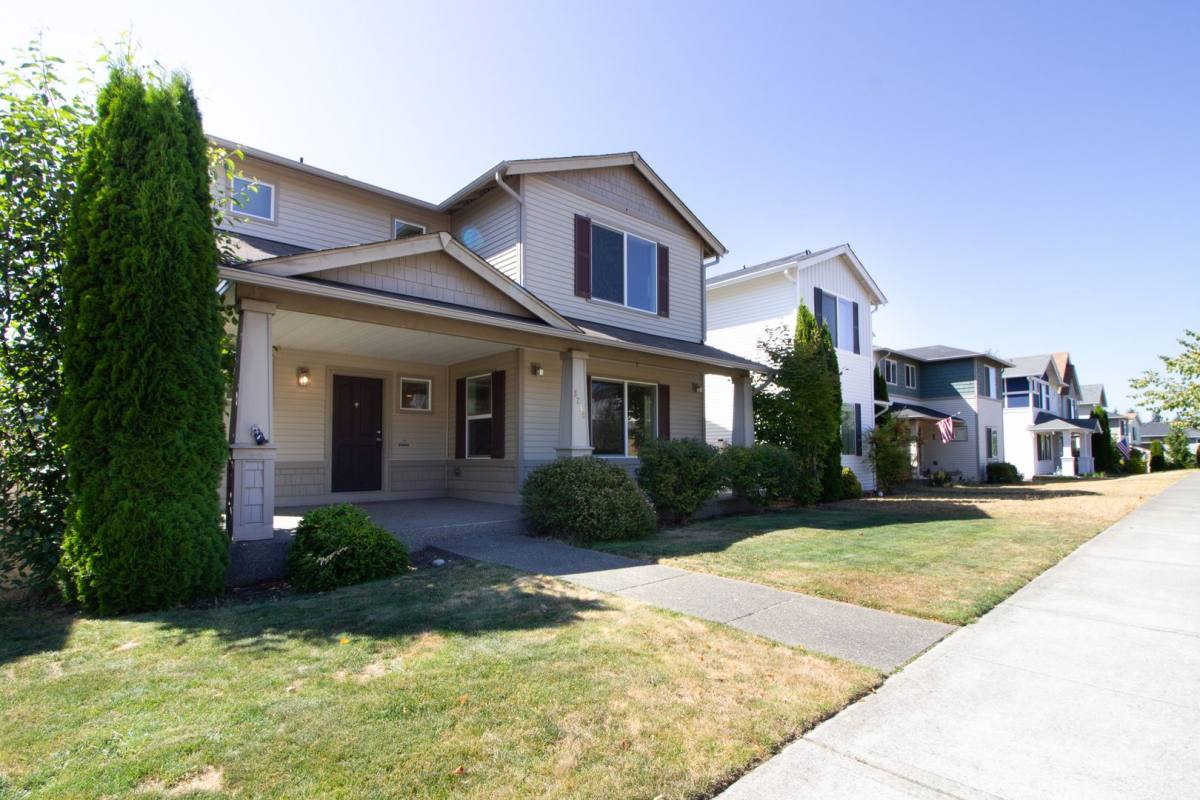 3240 Hoffman Hill Blvd, Dupont, WA 98327 - House for Rent - Image 2