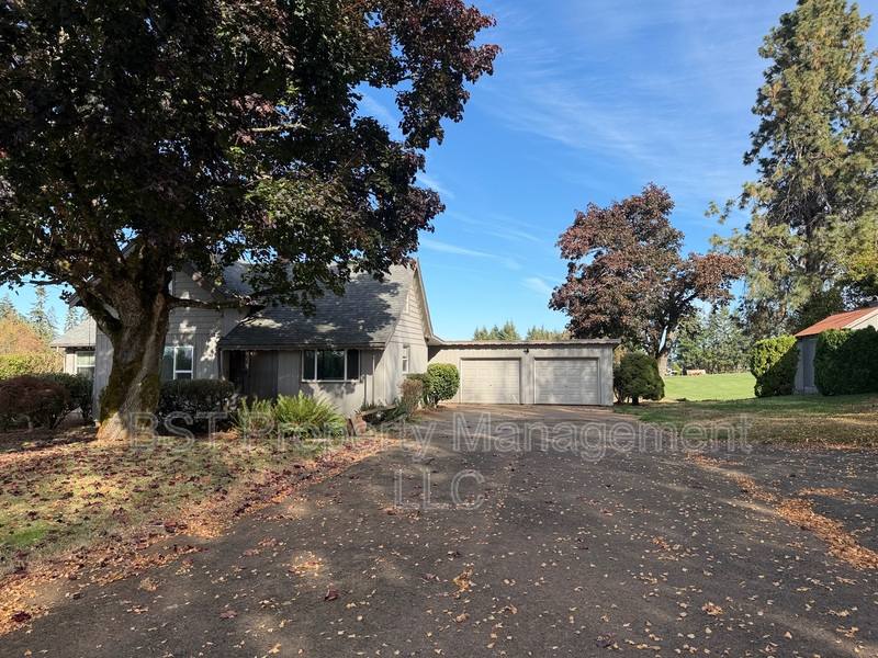 2678 Drift Creek Rd NE, Silverton, OR 97381 - House for Rent