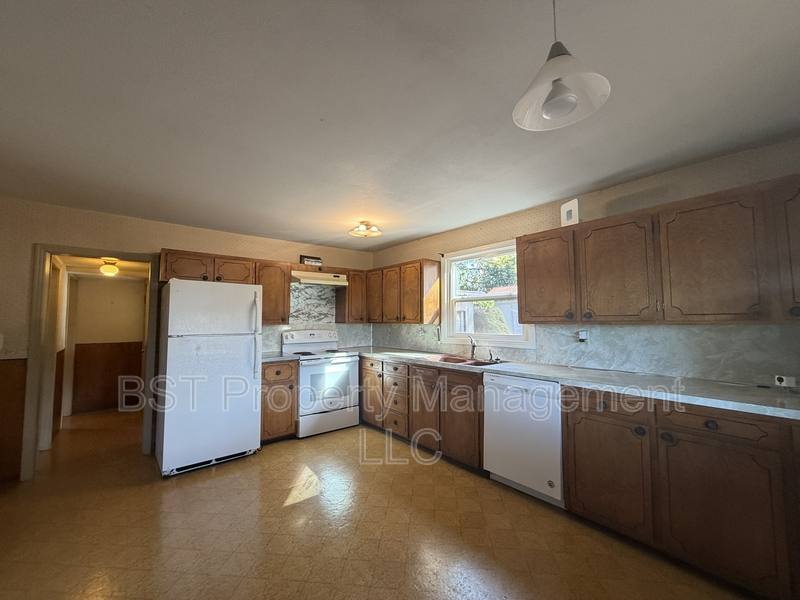 2678 Drift Creek Rd NE, Silverton, OR 97381 - House for Rent - Image 8