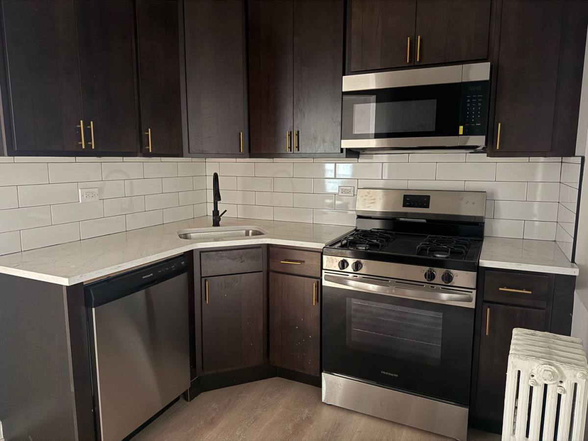 Apartment for rent at 4022-4028 N Mozart St, Chicago, IL 60618