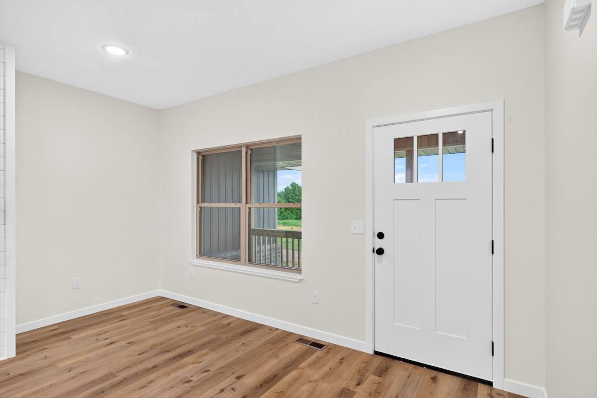 1185 Hunter Lane, Ash Grove, MO 65604 - House for Rent - Image 2