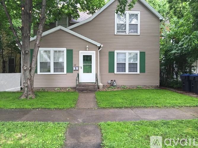 112 S 5th St, Upper Unit, Mankato, MN 56001 - Apartment for Rent