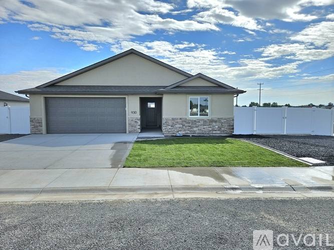 House for rent at 930 Tunnel St, Twin Falls, ID 83301