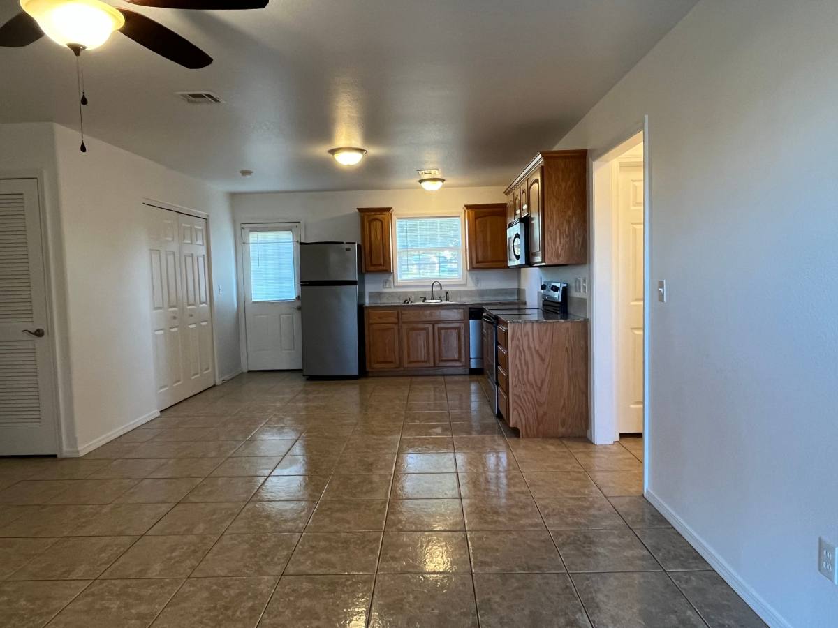 63011 E 285 Court #B, Grove, OK 74344 - Apartment for Rent - Image 2