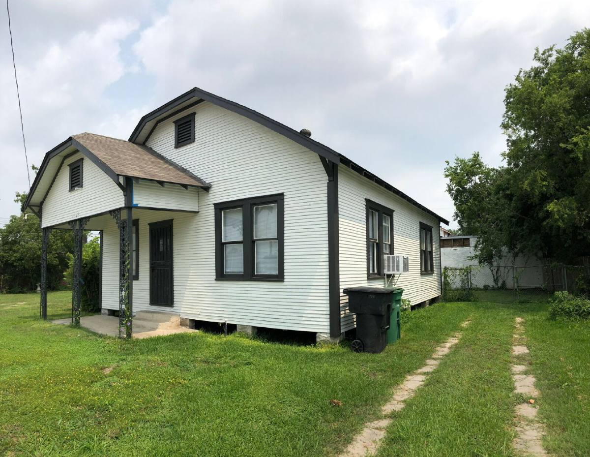 House for rent at 1132 W Cavalcade St, Houston, TX 77009