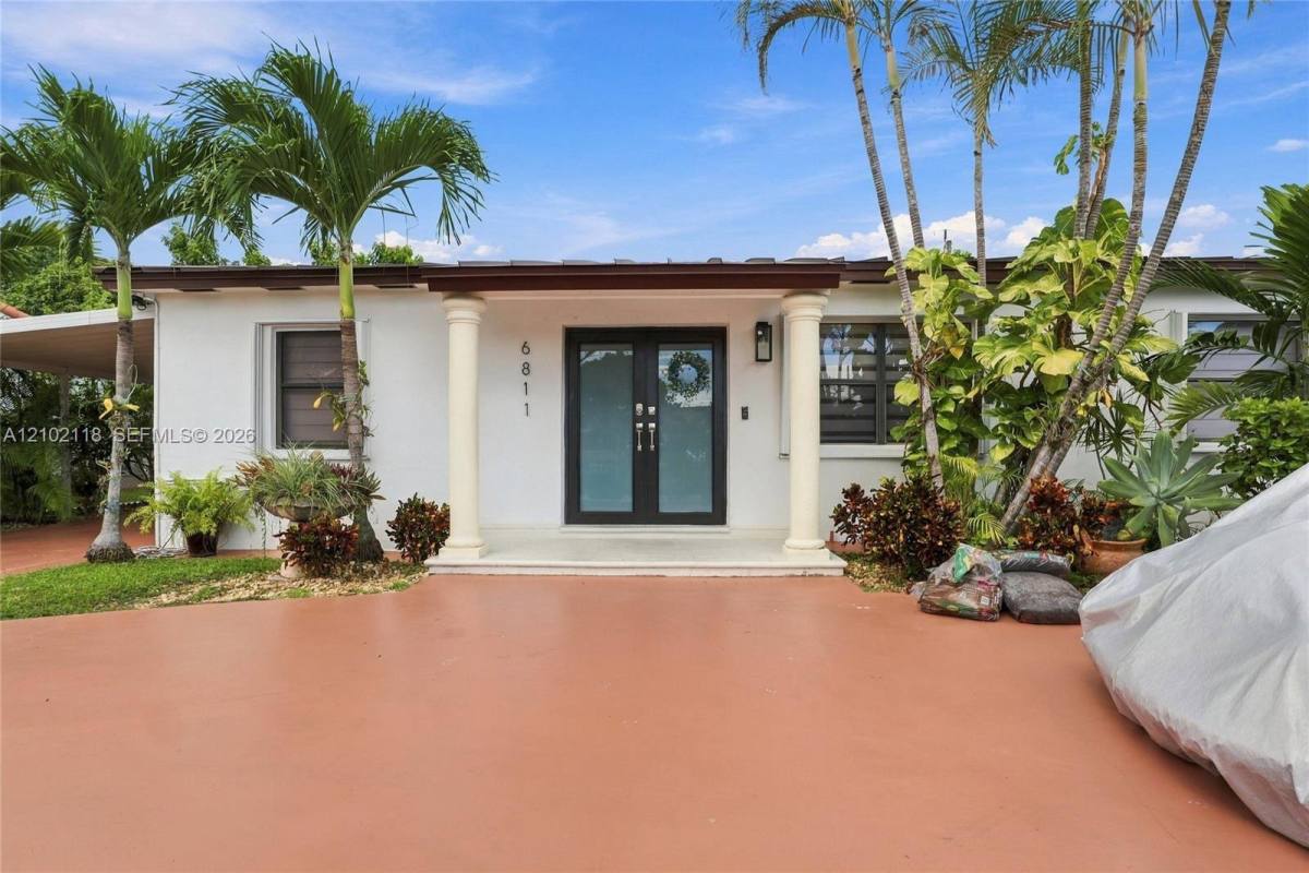 House for rent at 6811 SW 6th St, Miami, FL 33144