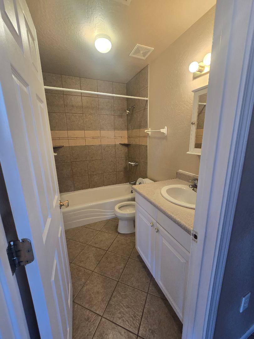606 N Apache #B, Winslow, AZ 86047 - Apartment for Rent - Image 8