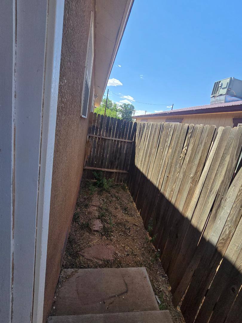 606 N Apache #B, Winslow, AZ 86047 - Apartment for Rent - Image 19