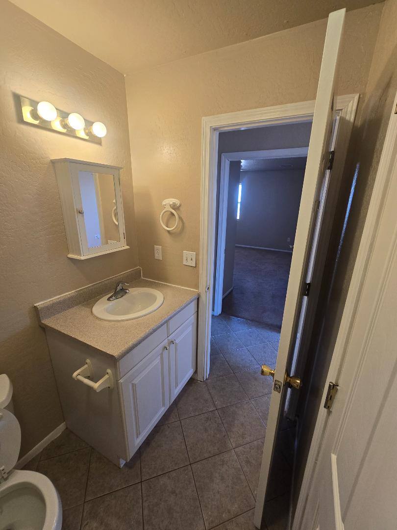 606 N Apache #B, Winslow, AZ 86047 - Apartment for Rent - Image 7