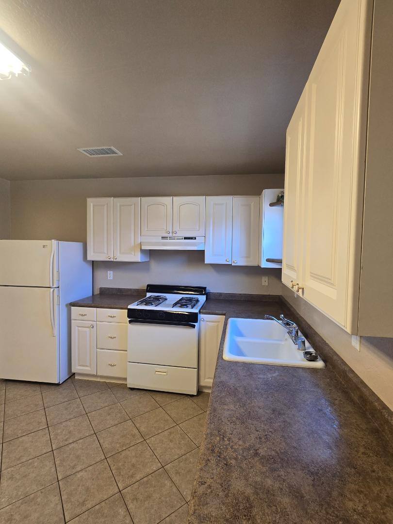 606 N Apache #B, Winslow, AZ 86047 - Apartment for Rent - Image 18