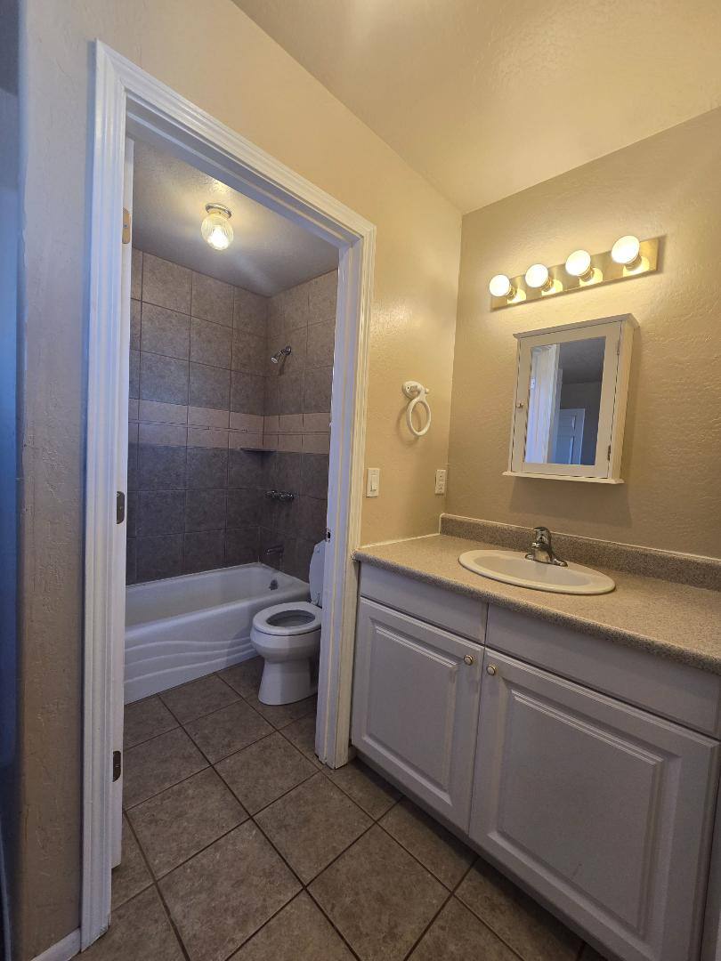 606 N Apache #B, Winslow, AZ 86047 - Apartment for Rent - Image 12