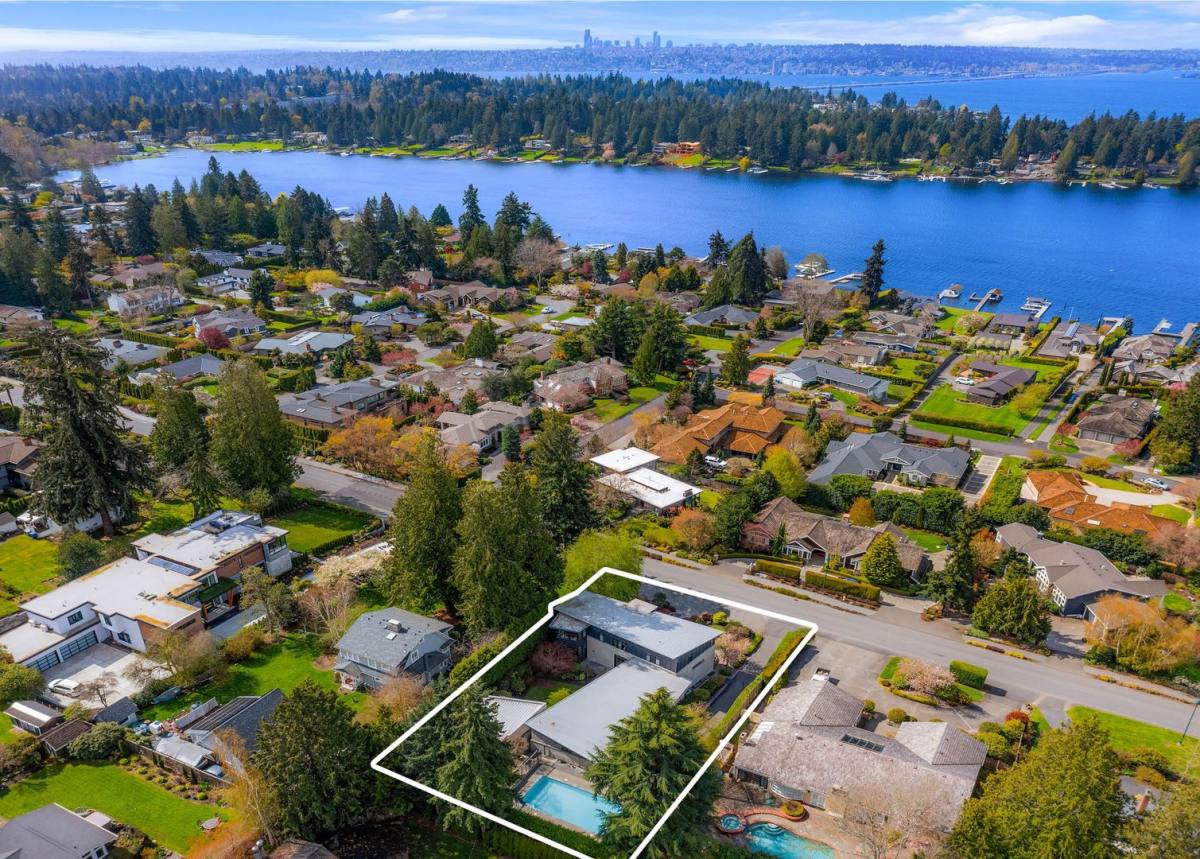 House for rent at 4218 92nd Ave NE, Bellevue, WA 98004
