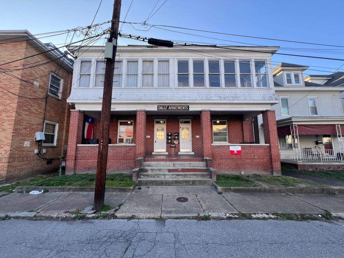 Apartment for rent at 206 Walnut St, Clarksburg, WV 26301