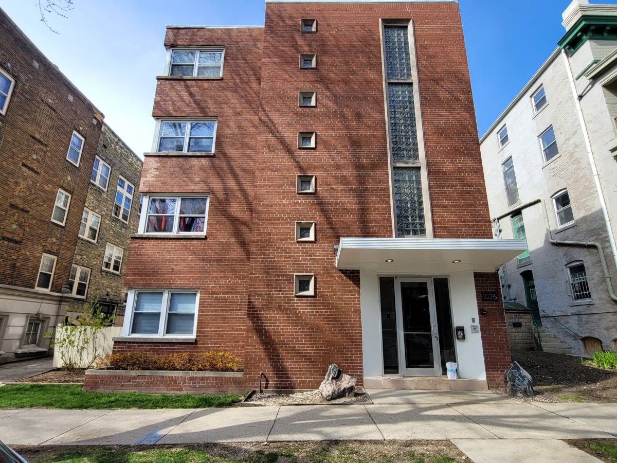 1026 E Lyon St, Milwaukee, WI 53202 - Apartment for Rent