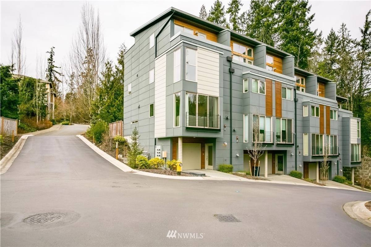 Townhouse for rent at 4276 213th Place SE, Issaquah, WA 98029