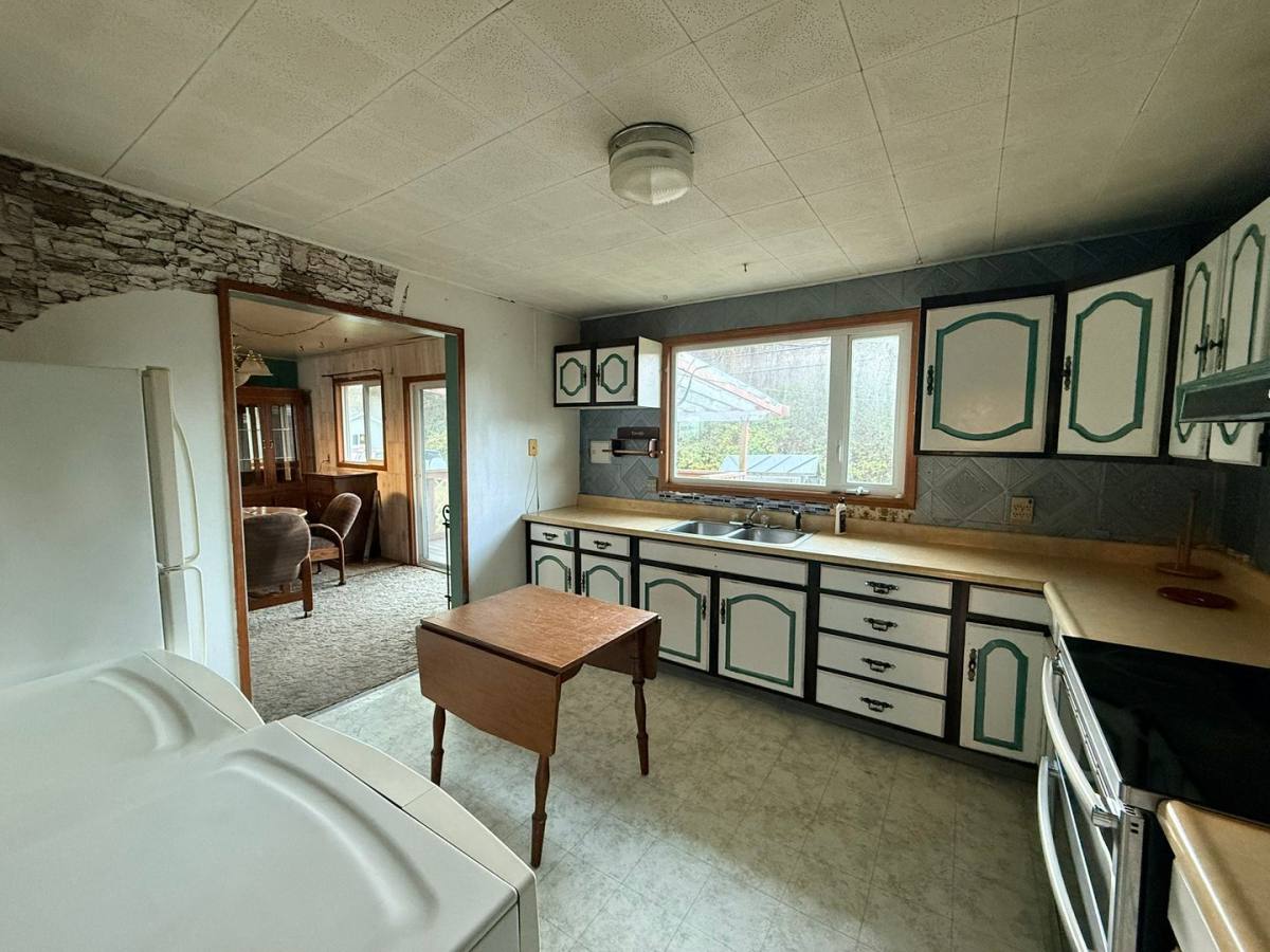 518 Willow St, Kodiak, AK 99615 - House for Rent - Image 5