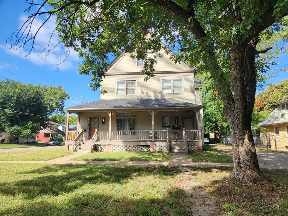 Apartment for rent at 433 SW Lincoln St, Topeka, KS 66606