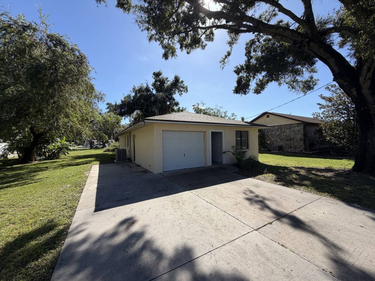 Apartment for rent at 1429 49th St E, Palmetto, FL 34221