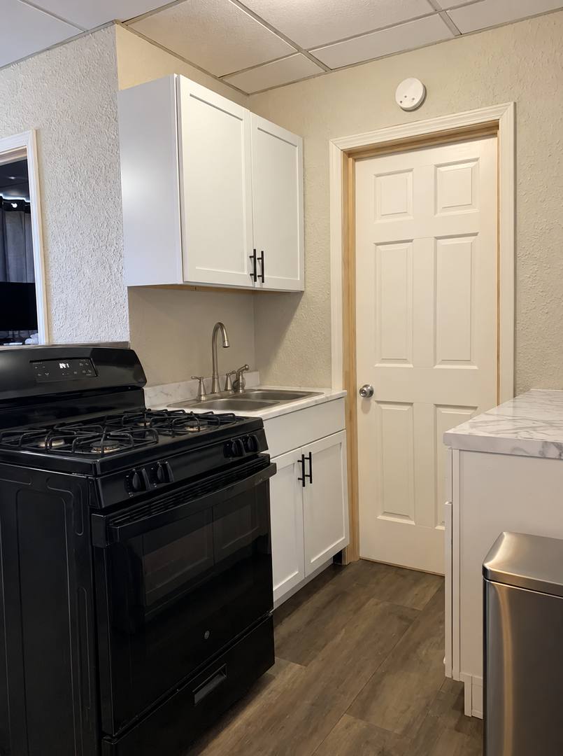 300 Belgrade Ave, North Mankato, MN 56003 - Apartment for Rent - Image 1