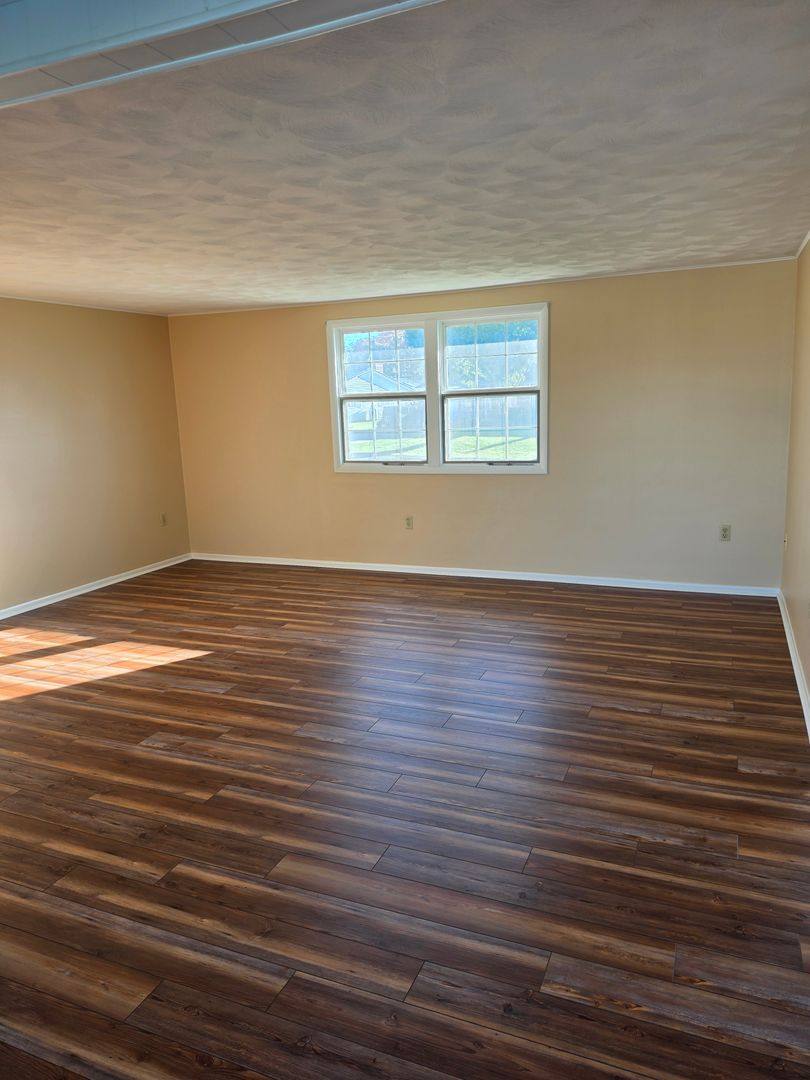 Apartment for rent at 404 Maple St, Martinsburg, PA 16662