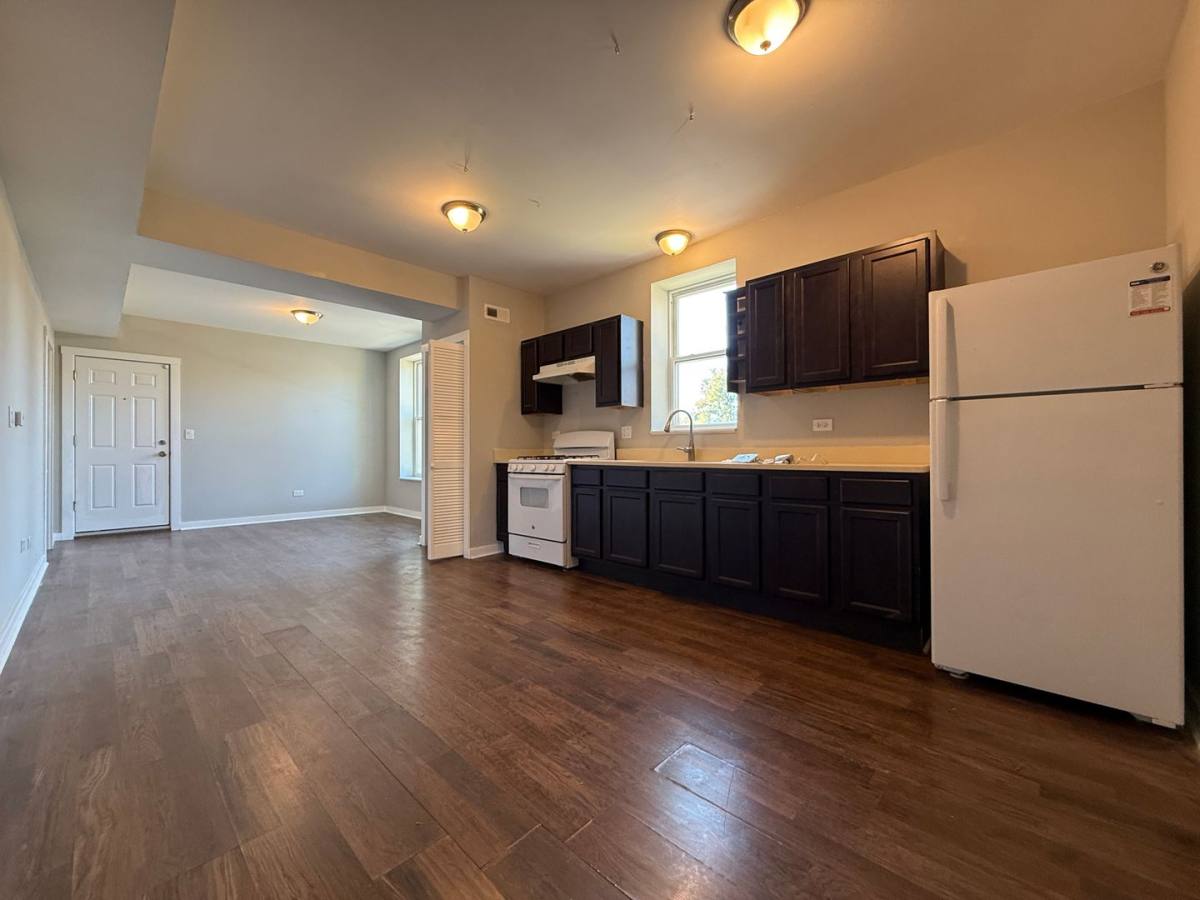Apartment for rent at 1757 W 38th St, Chicago, IL 60609