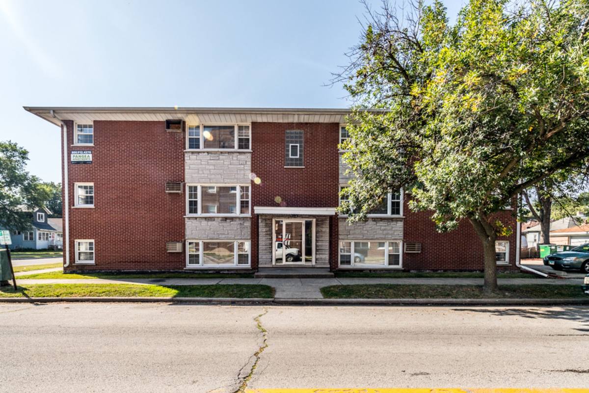 Apartment for rent at 101 Memorial Dr, Calumet City, IL 60409
