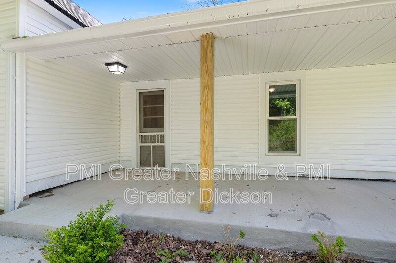 300 W Railroad St, Dickson, TN 37055 - House for Rent - Image 4
