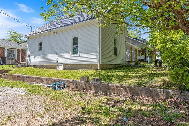 300 W Railroad St, Dickson, TN 37055 - House for Rent - Image 6