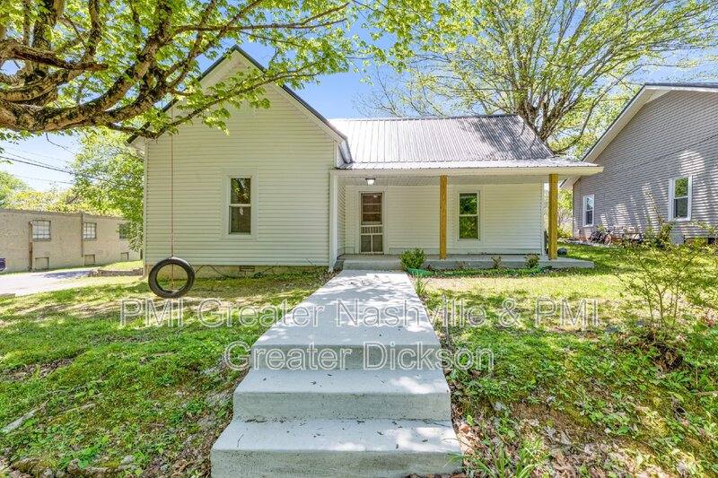300 W Railroad St, Dickson, TN 37055 - House for Rent - Image 1