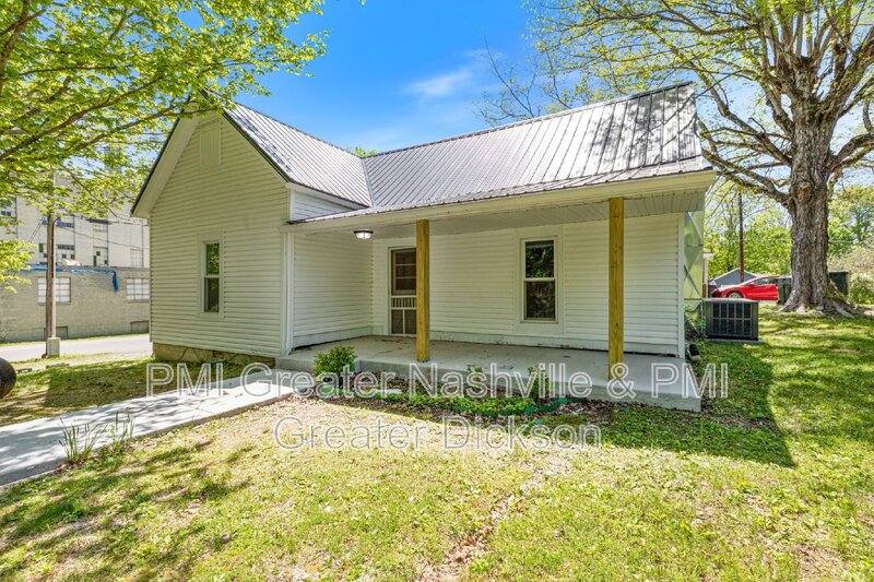 300 W Railroad St, Dickson, TN 37055 - House for Rent - Image 3