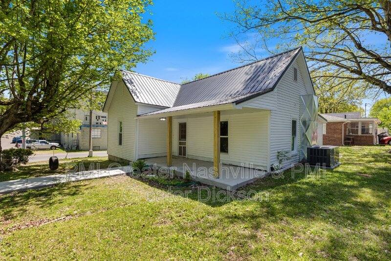 300 W Railroad St, Dickson, TN 37055 - House for Rent - Image 5