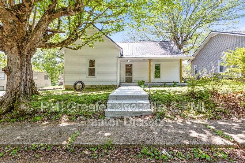 300 W Railroad St, Dickson, TN 37055 - House for Rent - Image 2