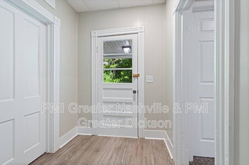 300 W Railroad St, Dickson, TN 37055 - House for Rent - Image 8