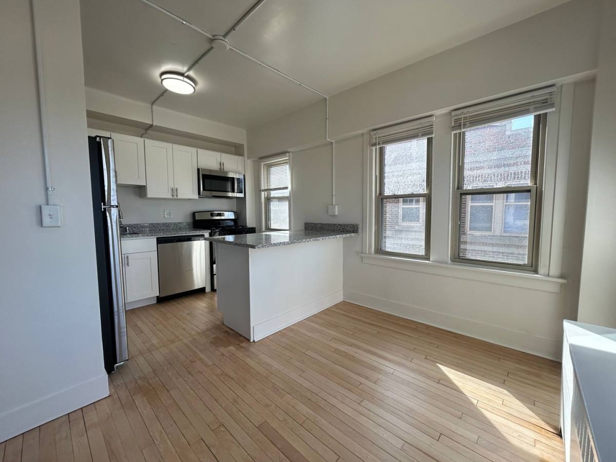 La Shall, 913 E Kilbourn Ave, Milwaukee, WI 53202 - Apartment for Rent - Image 8
