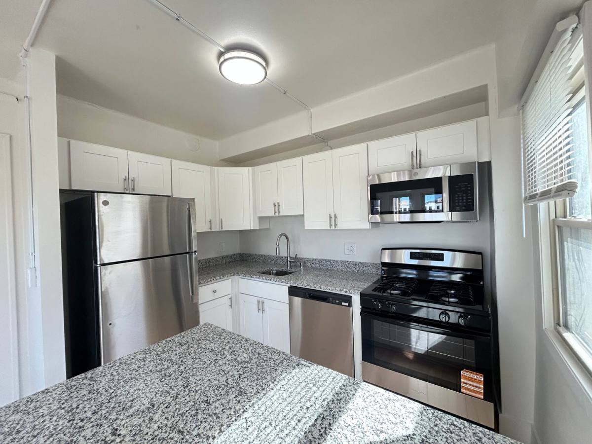 La Shall, 913 E Kilbourn Ave, Milwaukee, WI 53202 - Apartment for Rent - Image 10