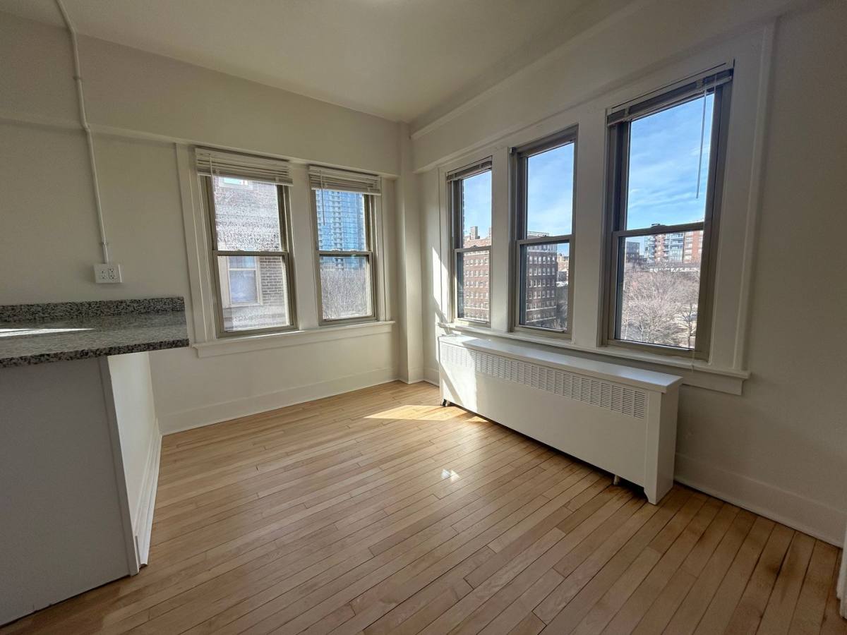 La Shall, 913 E Kilbourn Ave, Milwaukee, WI 53202 - Apartment for Rent - Image 7