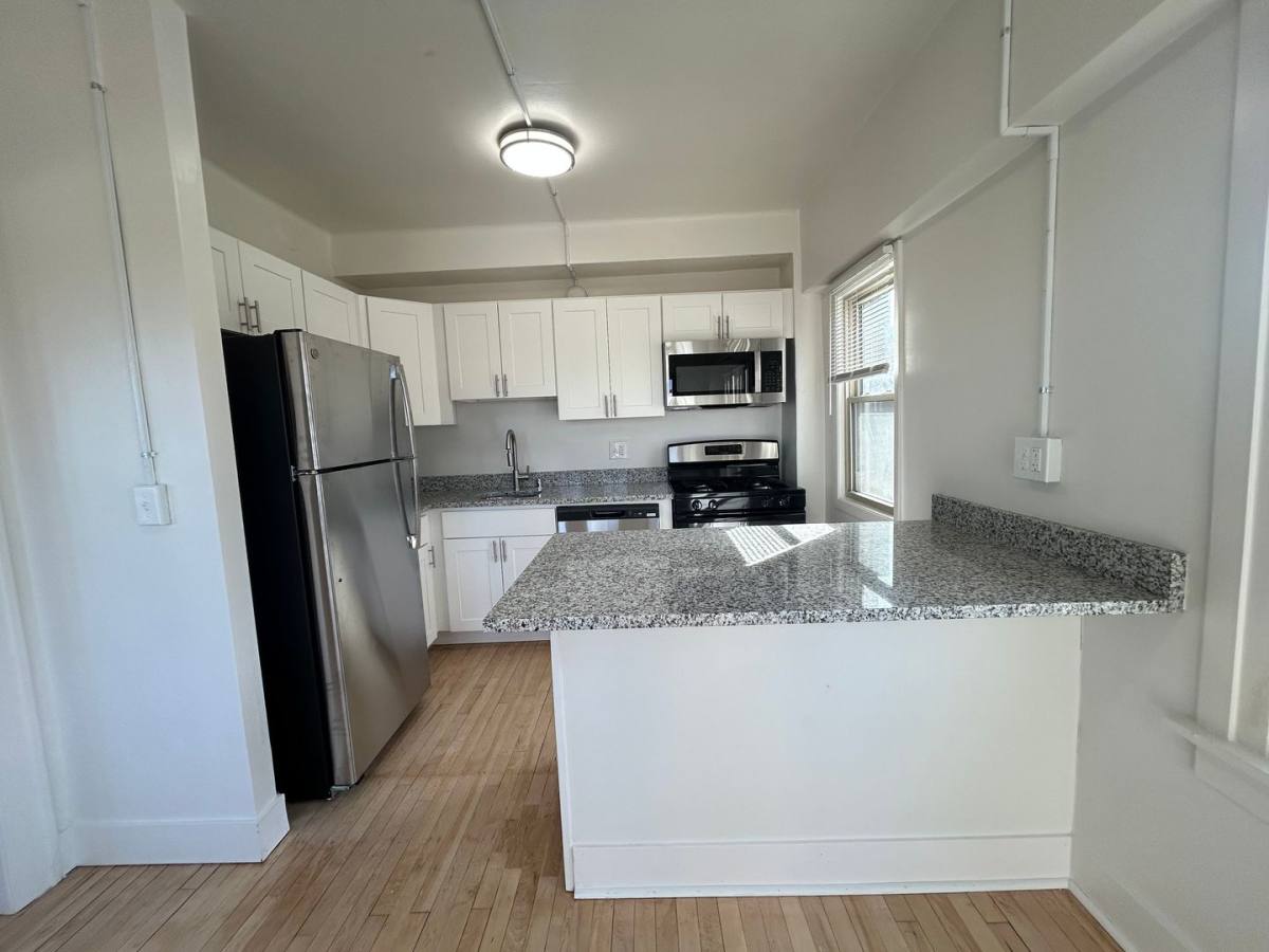 La Shall, 913 E Kilbourn Ave, Milwaukee, WI 53202 - Apartment for Rent - Image 9