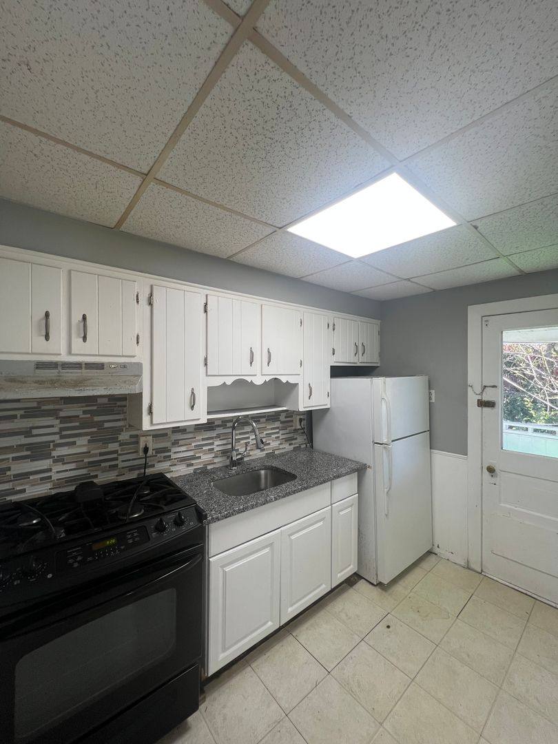 Apartment for rent at 819 N 8th St, Allentown, PA 18102