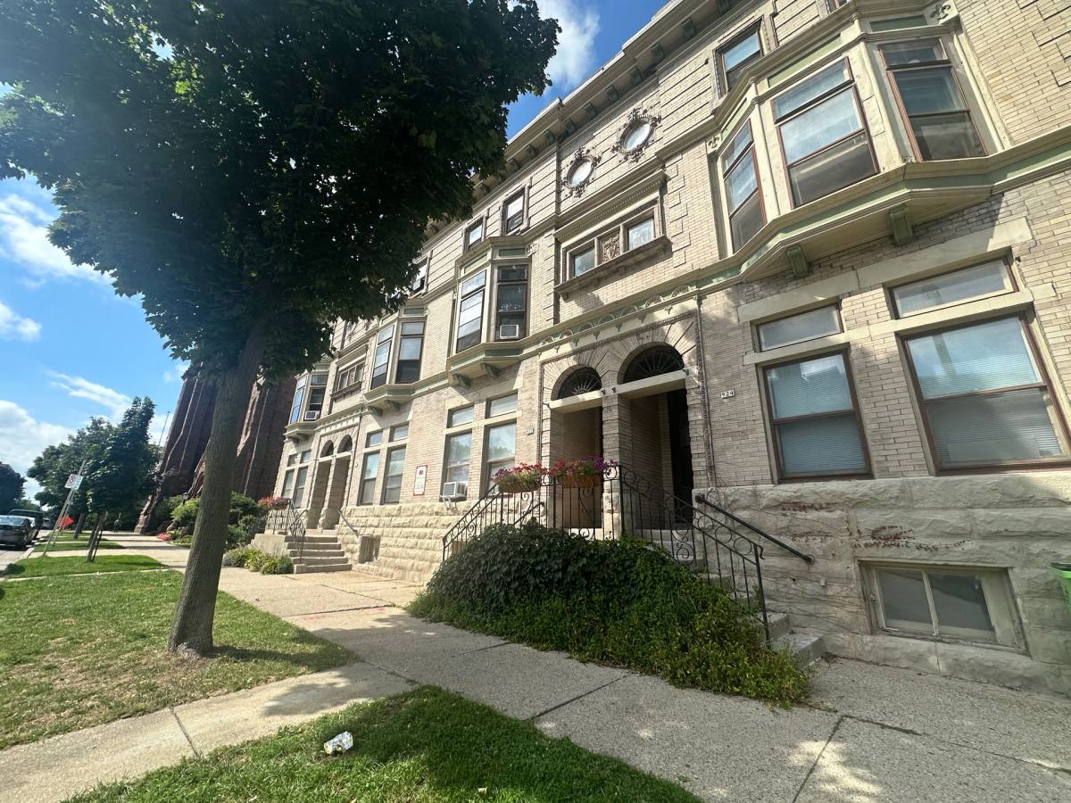 918 E Knapp St, Milwaukee, WI 53202 - Apartment for Rent - Image 3