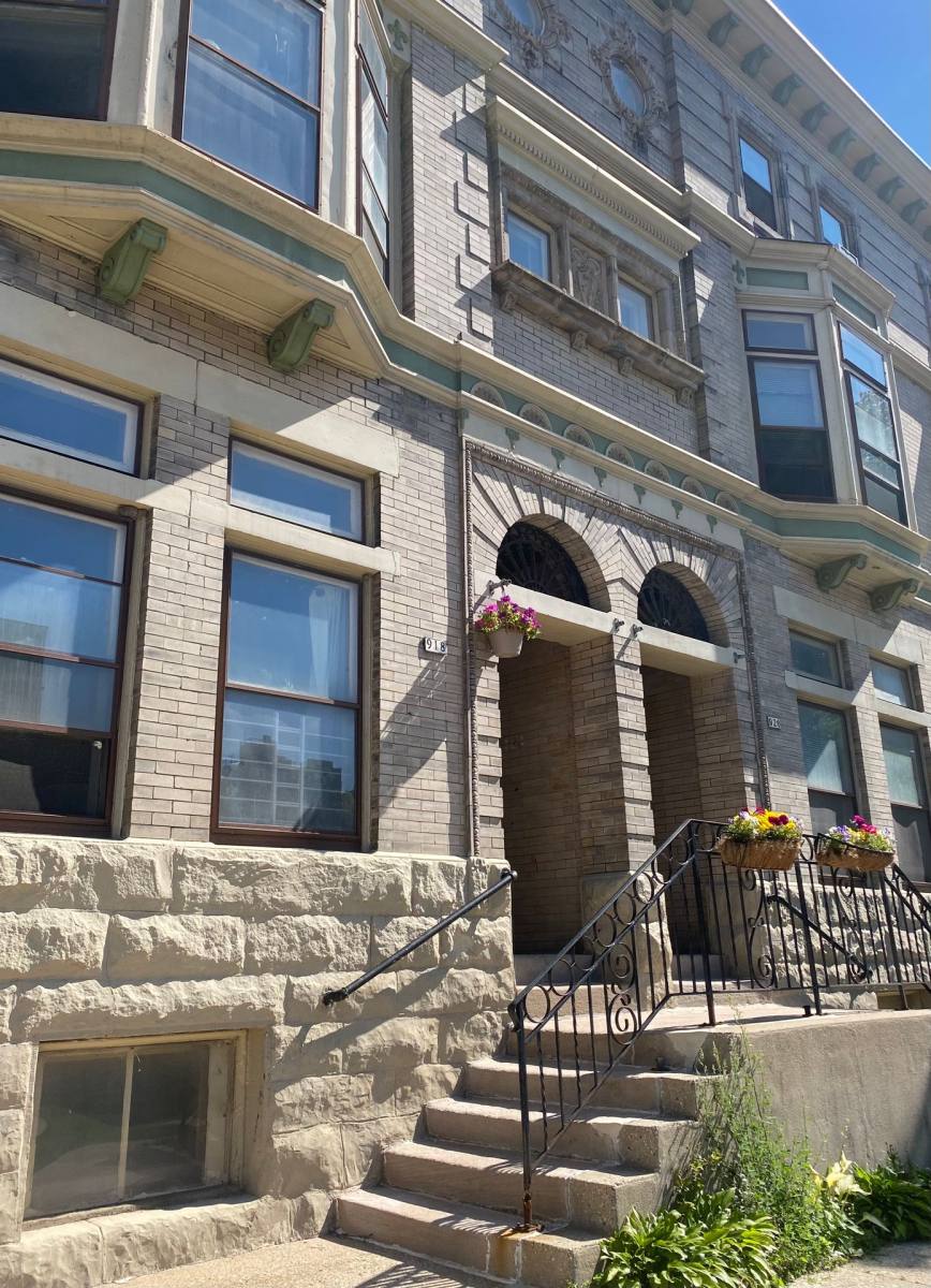918 E Knapp St, Milwaukee, WI 53202 - Apartment for Rent - Image 2