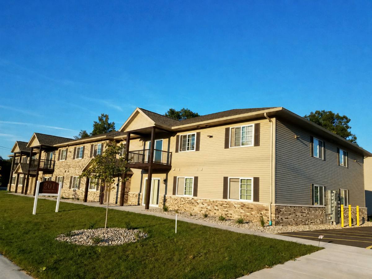 201 Wilshire Blvd N, Stevens Point, WI 54481 - Apartment for Rent