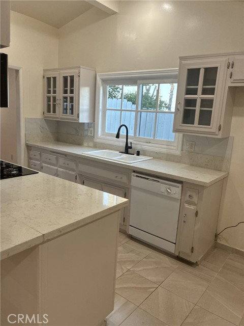 House for rent at 20405 Oxnard St, Woodland Hills, CA 91367