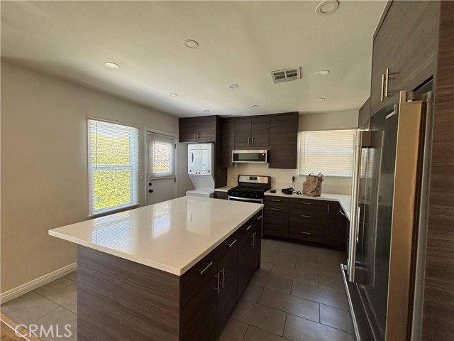 6529 Aura Ave, Reseda, CA 91335 - House for Rent - Image 3
